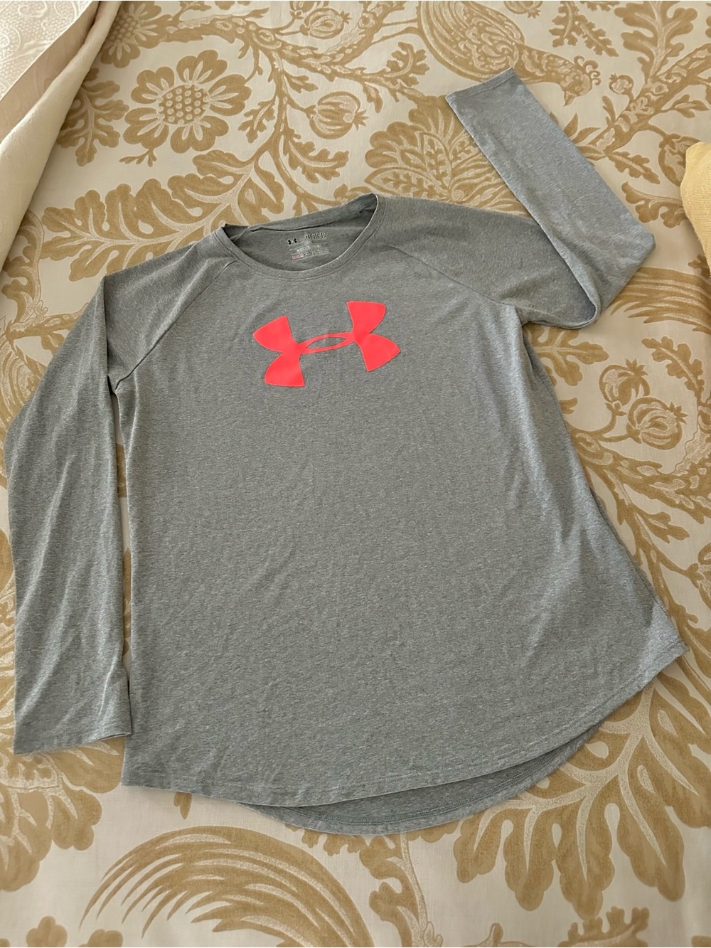 Under Armor Lon Sleeve Heat Gear Top